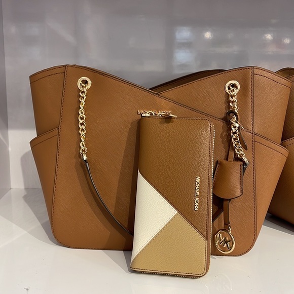 MICHAEL KORS LARGE TRAVEL CONTINENTAL WRISTLET WALLET PHONEHOLDER Luggage Multi - Picture 8 of 16